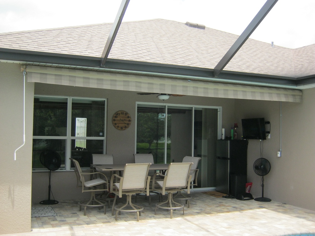 retractable awnings largo