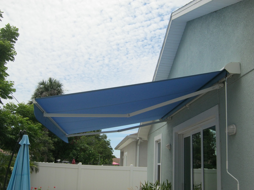 retractable awnings Dunedin, retractable awning, retractable awnings, roll up awnings, motorized awnings,